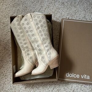 Dolce Vita Navene Oatmeal Floral Boots